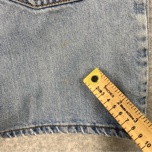 Vintage Levis Strauss Mom Shorts Size 8 Heavy Cotton ( waist 30” ). Flaw - Picture 13 of 13